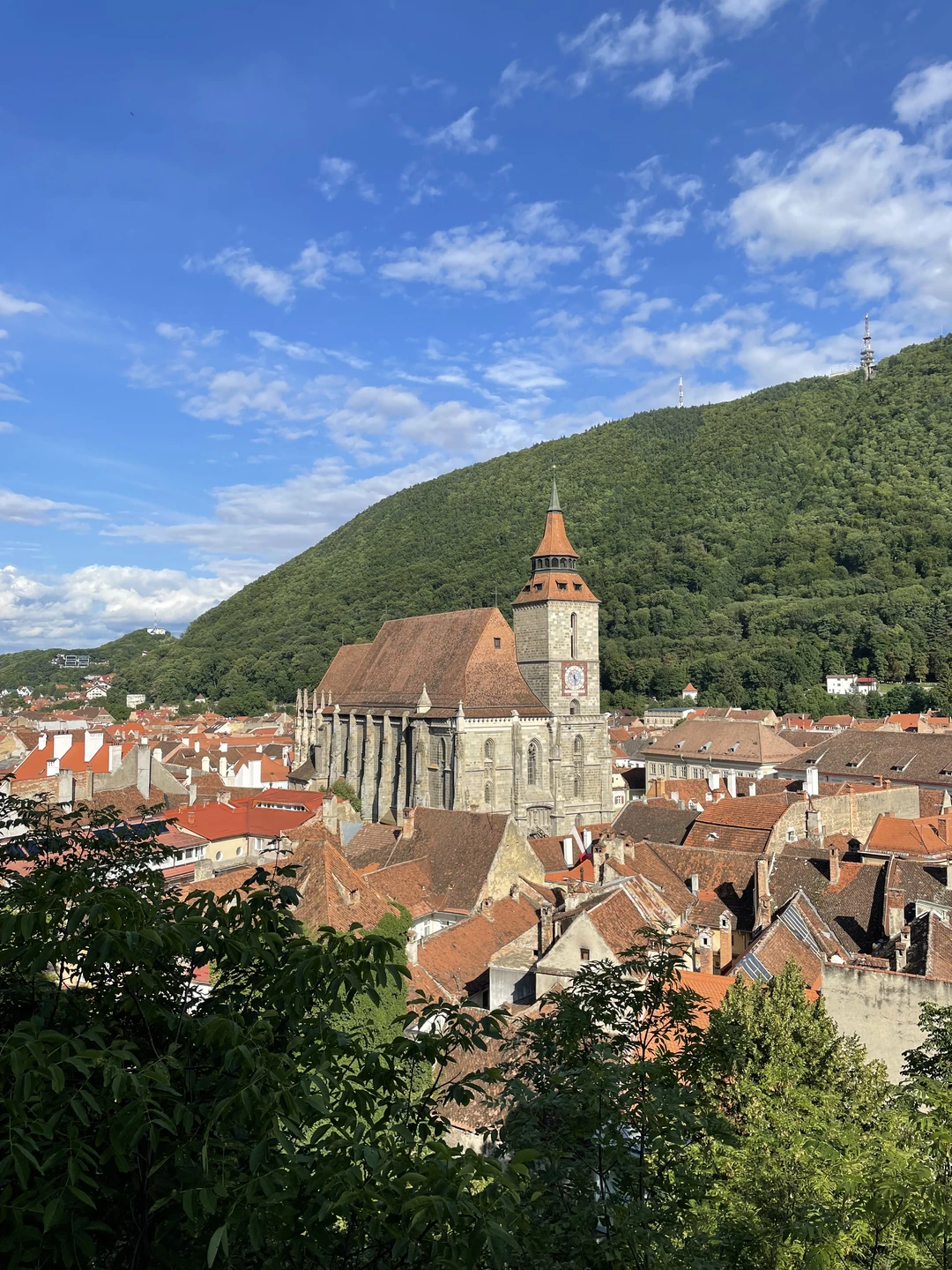 Интересная пешеходная экскурсия по городу. Все понравилось, узнали много интересного про город и страну