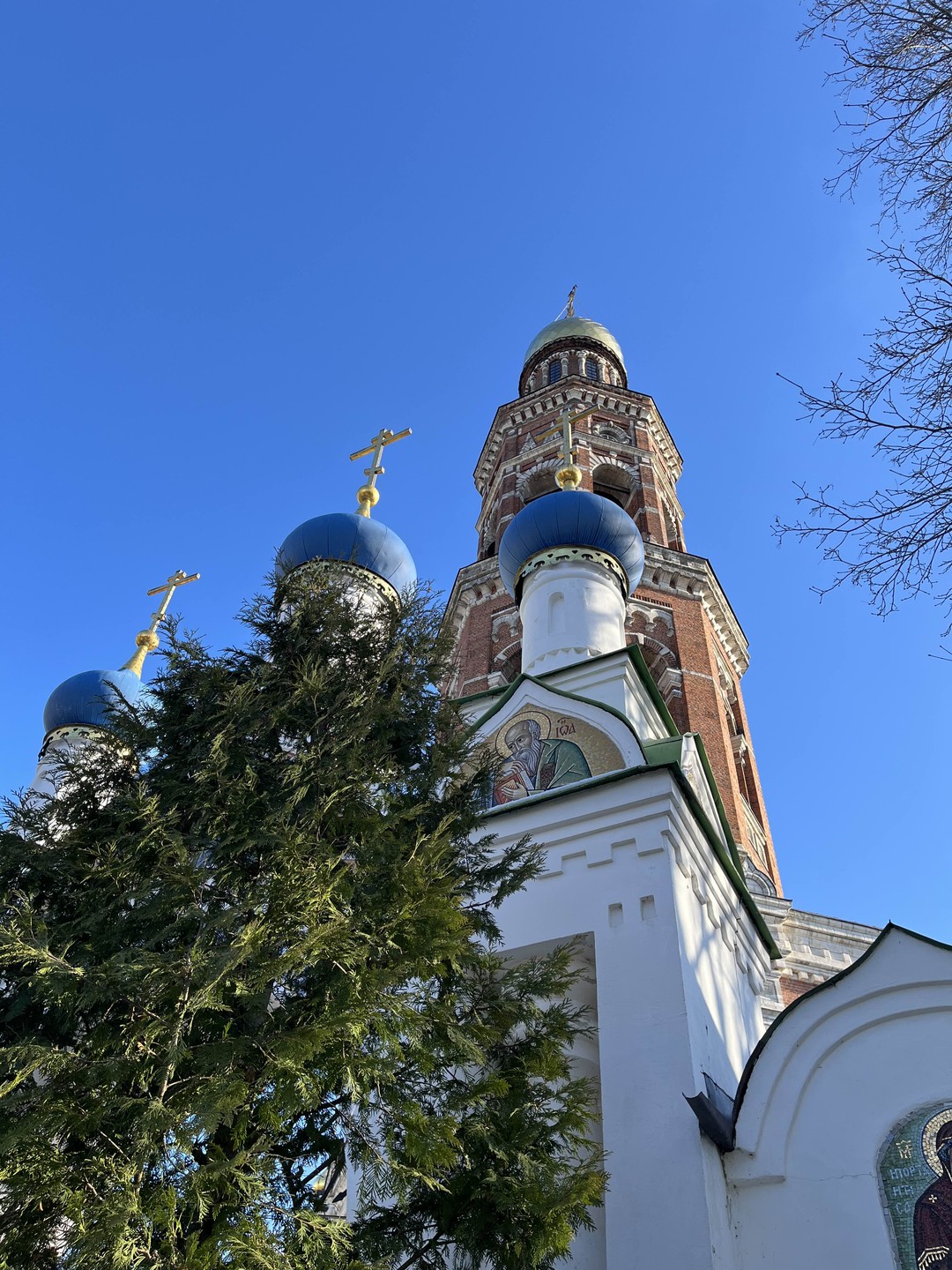 Спасибо большое Дмитрию, за интереснейшую экскурсию, материал подан интересно и понятно! Красота Иоанно-Богословского монастыря завораживает, а