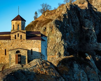 Шоанинский храм, озеро Кара-кёль, посёлок Домбай