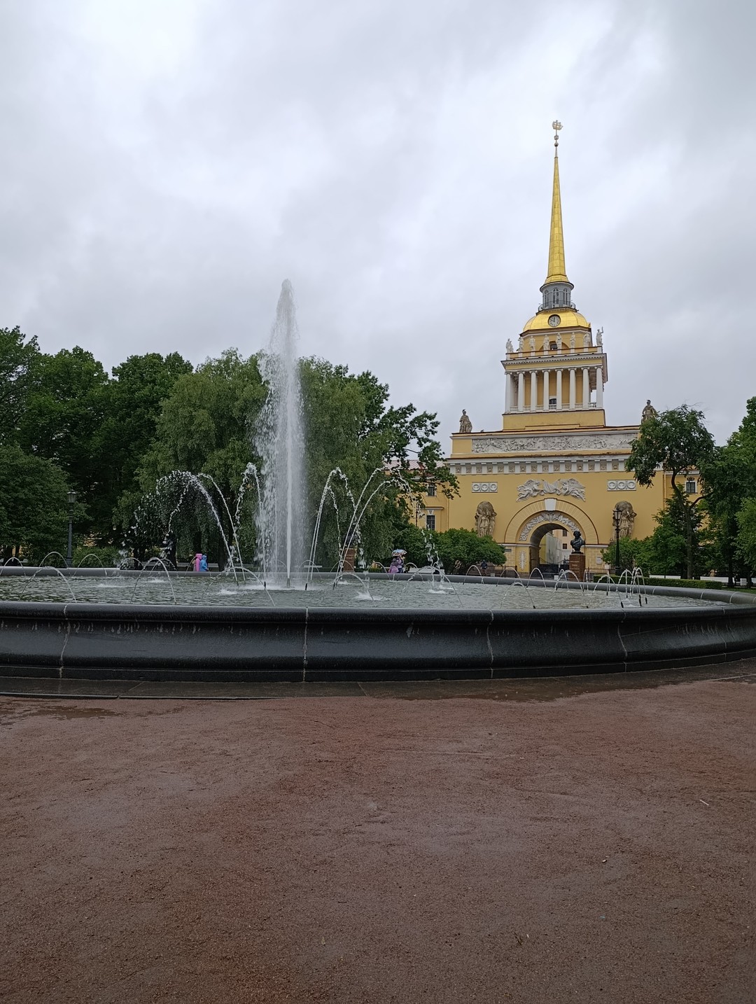 Отличная экскурсия. Ребенку 11 лет интересно было проверить свой уровень знаний английского языка. Экскурсовод нашла общий