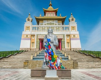 Любуемся тюльпанами и наблюдаем за птицами, "Одинокий тополь", "Золотая обитель Будды Шакьямуни", прогулка по Элисте