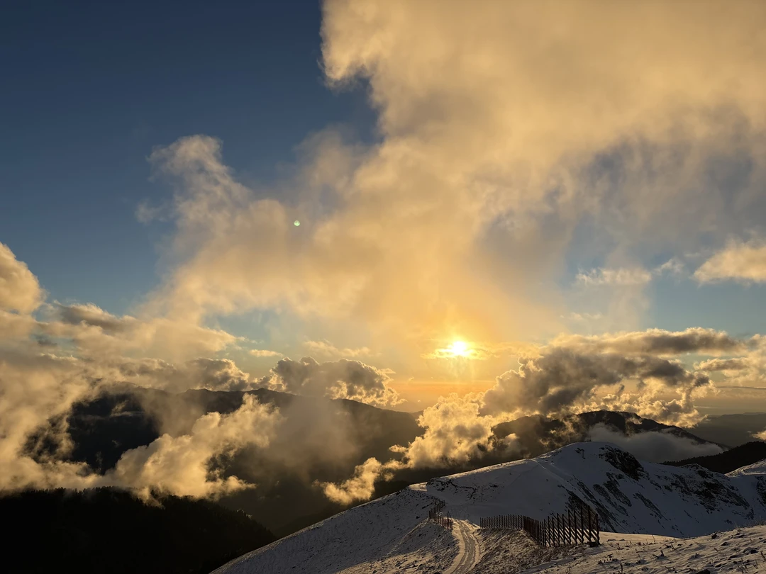 Хорошая, комфортная поездка! Экскурсовод Юлия определенно талантлива: запомнила всех экскурсантов:))), легко и интересно донесла информацию до
