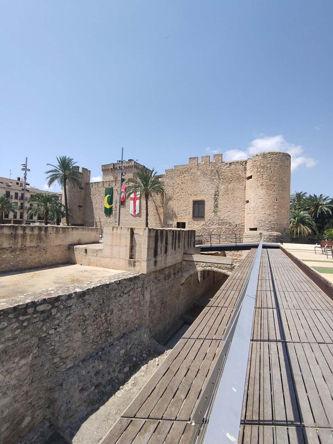 Мы сегодня были с Викторией на экскурсии. Узнали много интересного и нового. Виктория очень приятный рассказчик