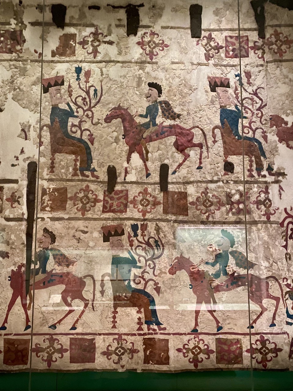 Мария проводила для нас праздничную археологическую экскурсию по Эрмитажу в честь моего дня рождения, и это были прекрасные часы!