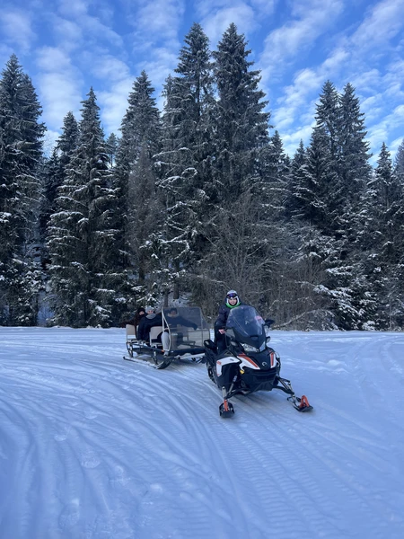спасибо огромное организаторам и водителю! поездка была не забываемой. тепло, безопасно, удобно. Ездили с ребенком. Все