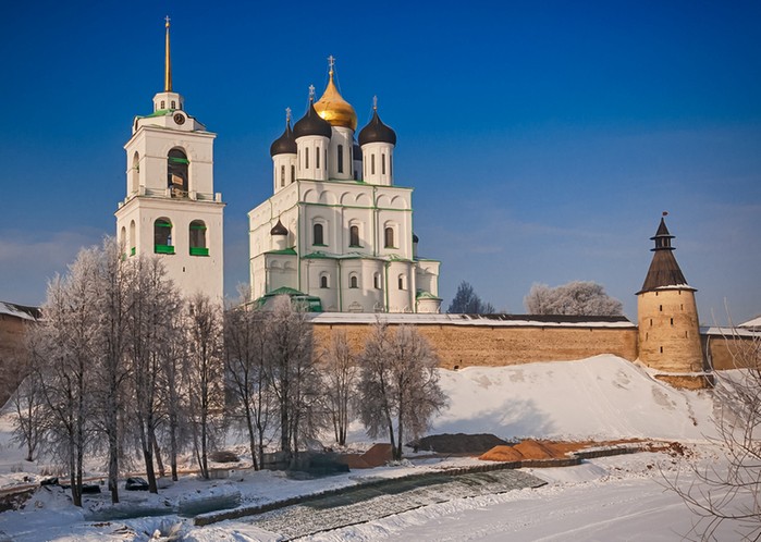 Псков, Изборск и Остров: три города - три крепости (на вашем авто)