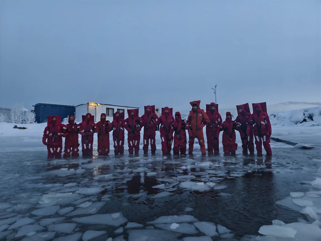 Это забавное и интересное мероприятие))) да, мы «купались» совсем у берега, но это очень странные ощущения)))