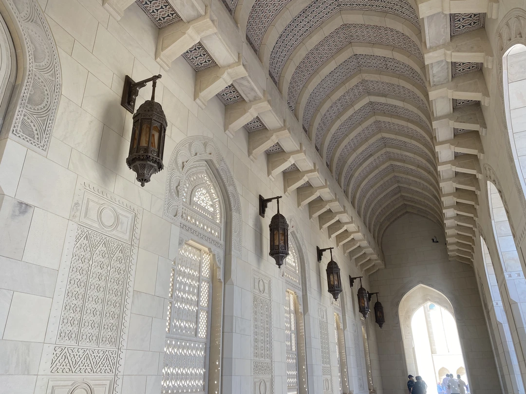 Очень насыщенная экскурсия, получили много информации, проехались по основным достопримечательностям. Ольга -очаровательная, очень понятно и спокойно