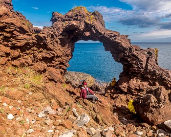 Белые и Чёрные скалы