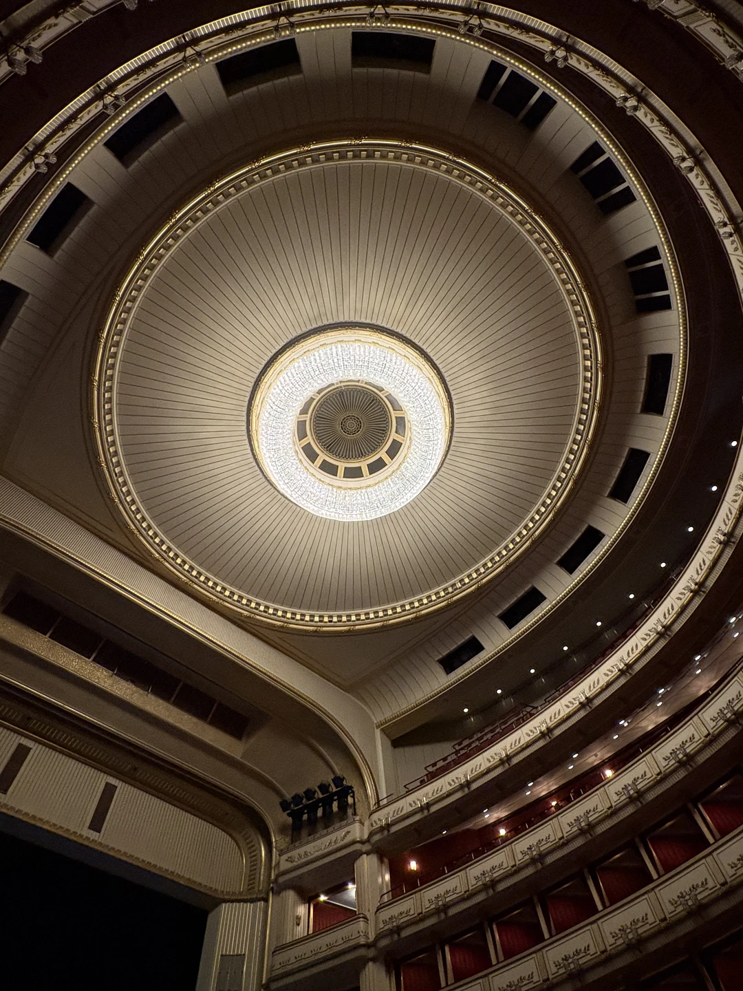 Экскурсия по Венской опере с Марианной была замечательной! Всего за час мы узнали много интересных фактов