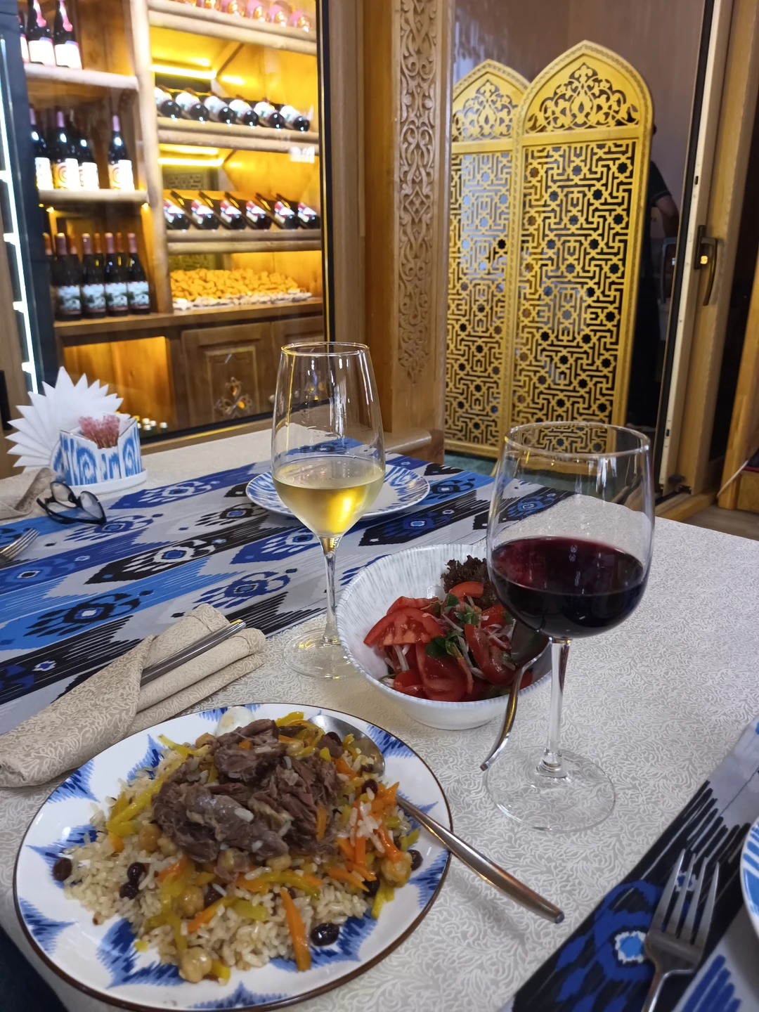 Отличная экскурсия. Усмон внимательный гид и замечательный рассказчик, проводит экскурсию в режиме интерактив. Включены посещения мастерских