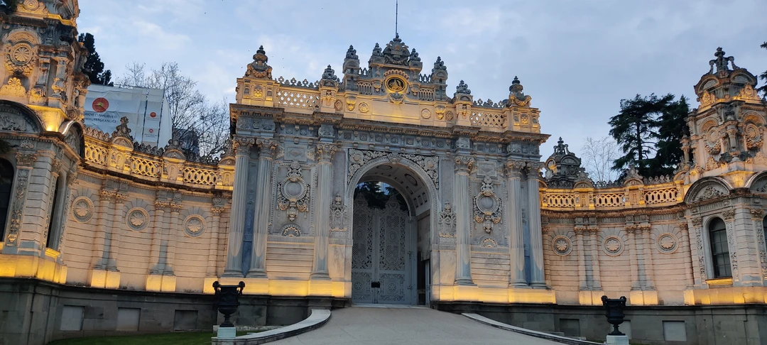 Дворец Долмабахче и мечеть Ортакёй (Ирина)