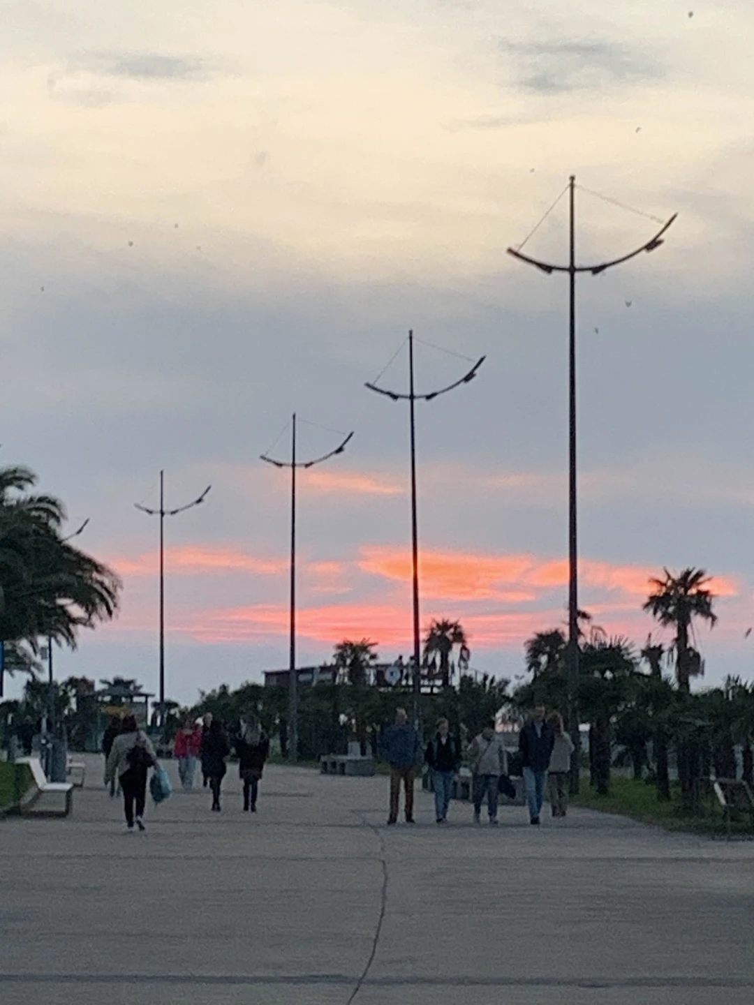 Лучший гид, знания энциклопедические, ответит на любой вопрос, интересно рассказывает, всем советую его, в город влюбитесь сразу)