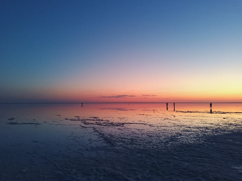 Закат на озере Эльтон