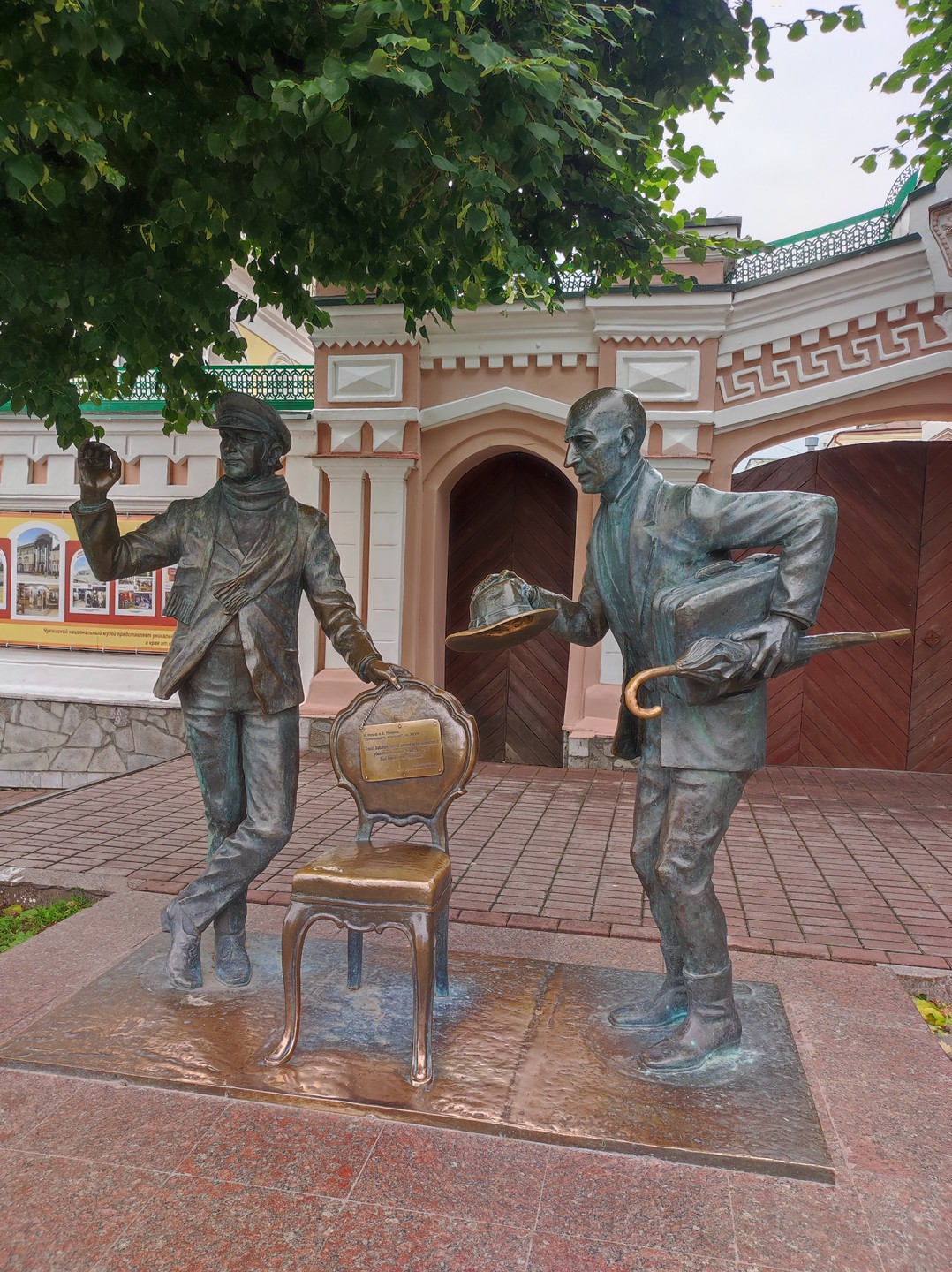 С нами была экскурсовод Александра