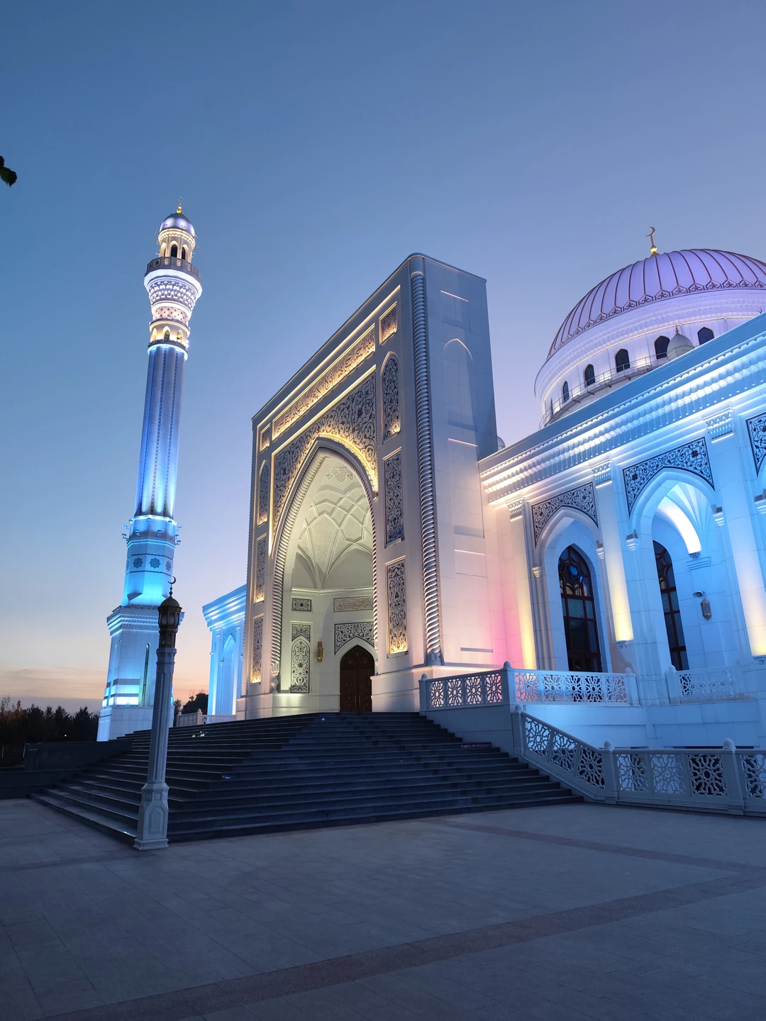 Мы путешествовали семьёй,нас было 5 человек. Мы оплатили ещё за 6 и по итогу у нас