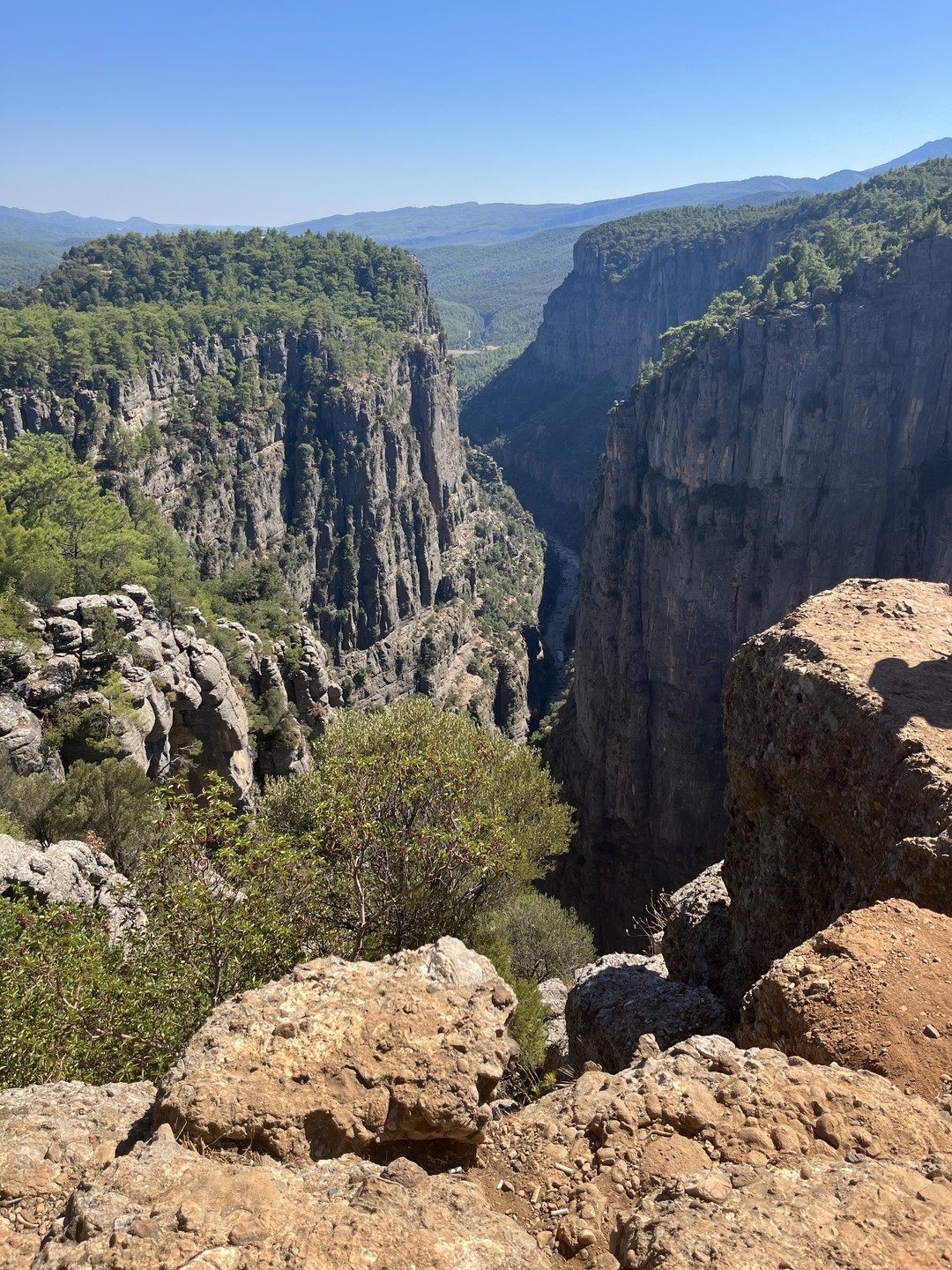 Поездка понравилась, но, как и многих, смутили организационные моменты. Автобус вас привозит - и вы в