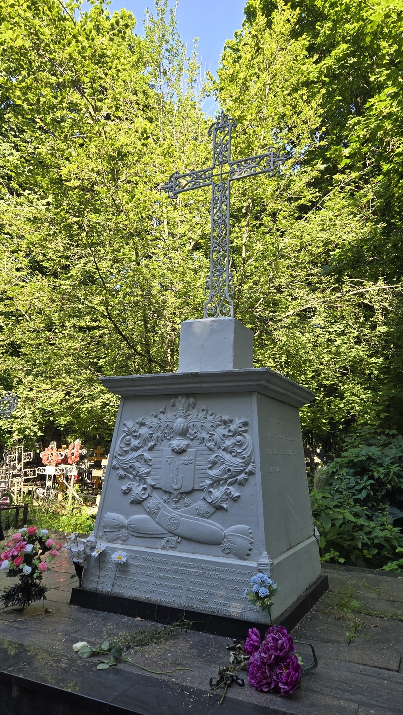 Очень советую побывать на этой экскурсии. Много узнали о знаменитых жителях Казани, ее истории. На территории