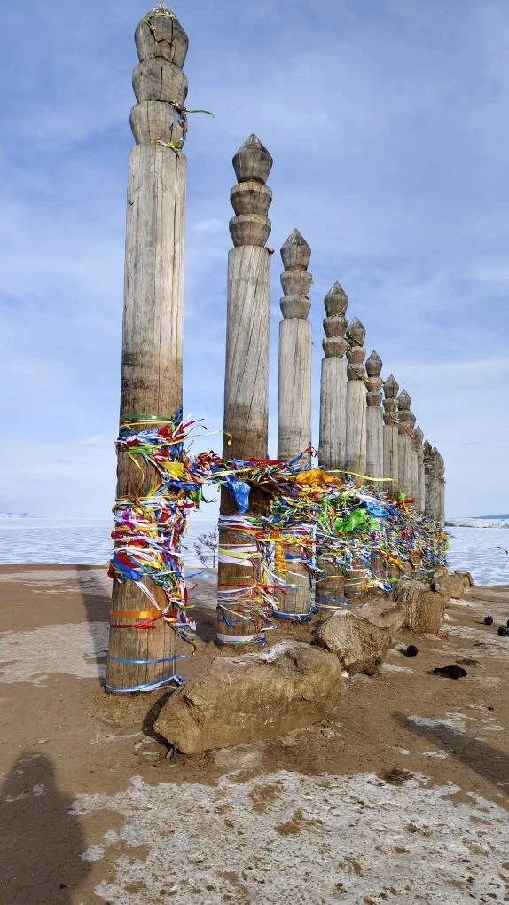 Были на данной экскурсии 13.02.26, с экскурсоводом Алексеем. Зимний лёд на Байкале прекрасен, спасибо,что удалось увидеть
