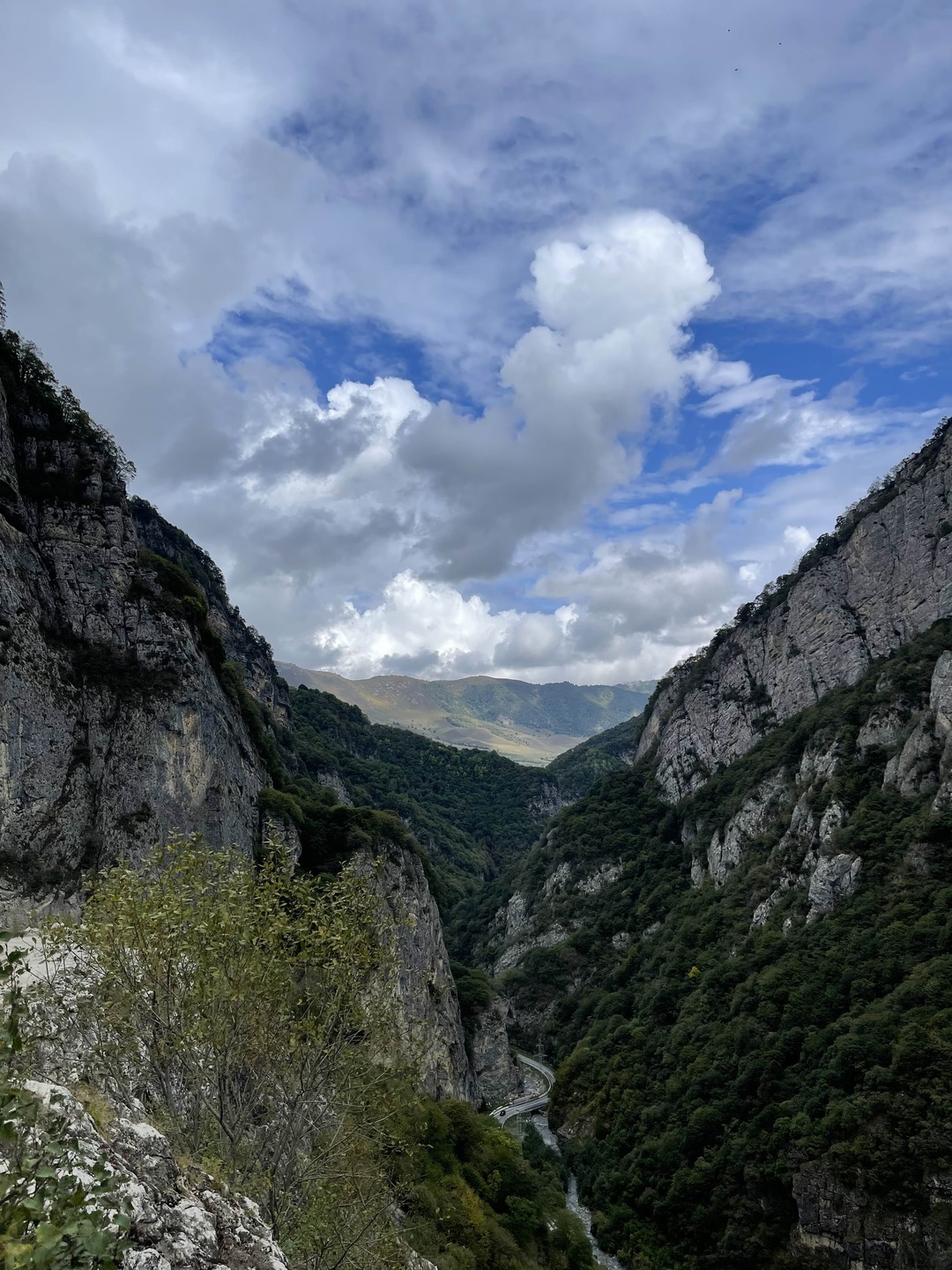 Спасибо организатору Зубари, за предоставленную возможность окунуться в захватывающую атмосферу гор. Прекрасные впечатления! Внимательный, остроумный гид