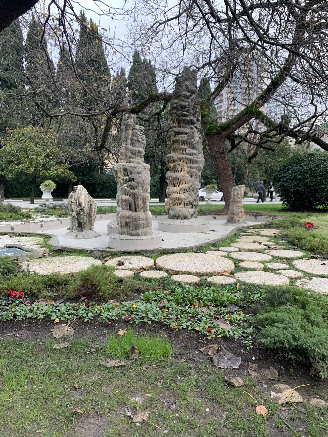 Владимир отличный рассказчик, на групповой экскурсии мы почувствовали индивидуальный сервис. Продуманный, нетривиальный маршрут с множеством приятных