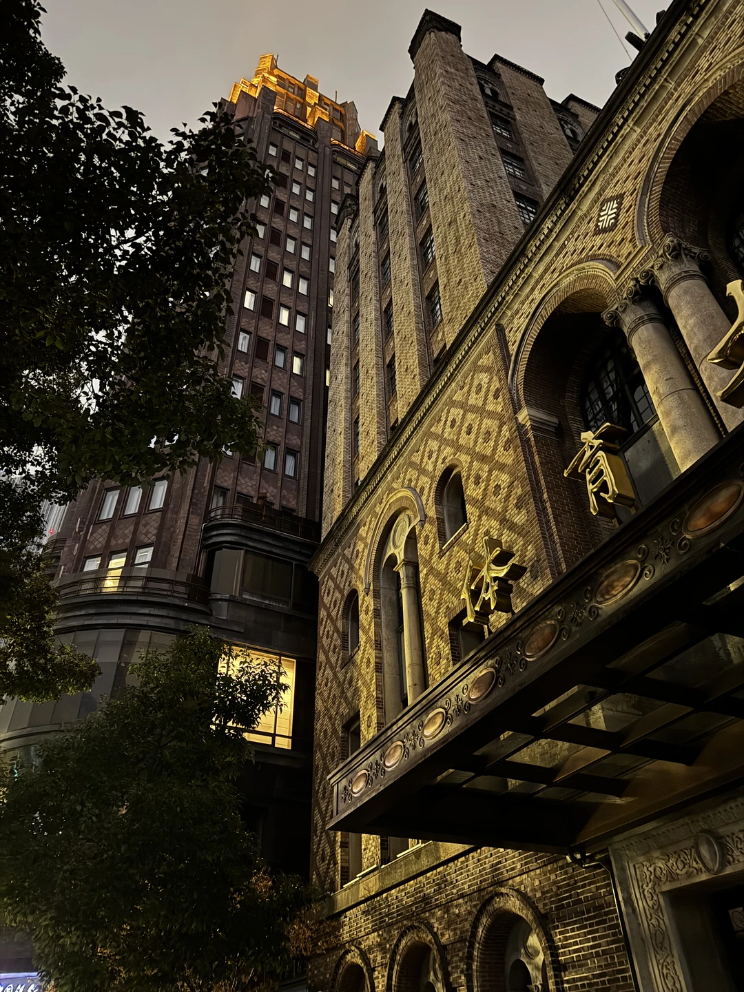 Это наше первое посещение Китая. И знакомство со страной, мы решили начать с гастрономии. Валерия очень