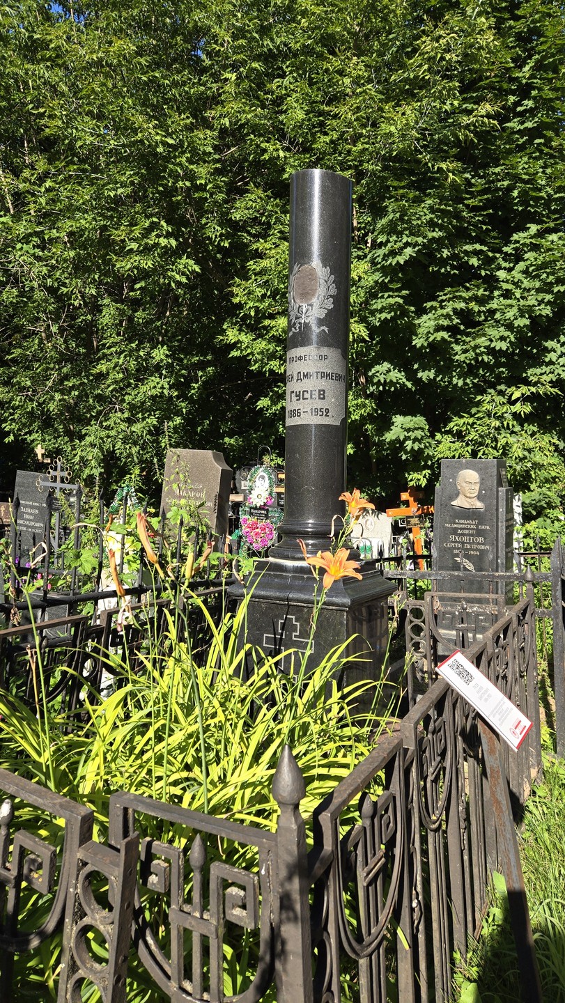 Очень советую побывать на этой экскурсии. Много узнали о знаменитых жителях Казани, ее истории. На территории