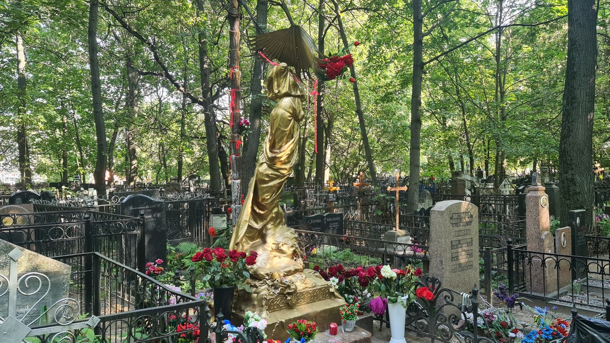 Фото Есть ли жизнь на Ваганьковском кладбище