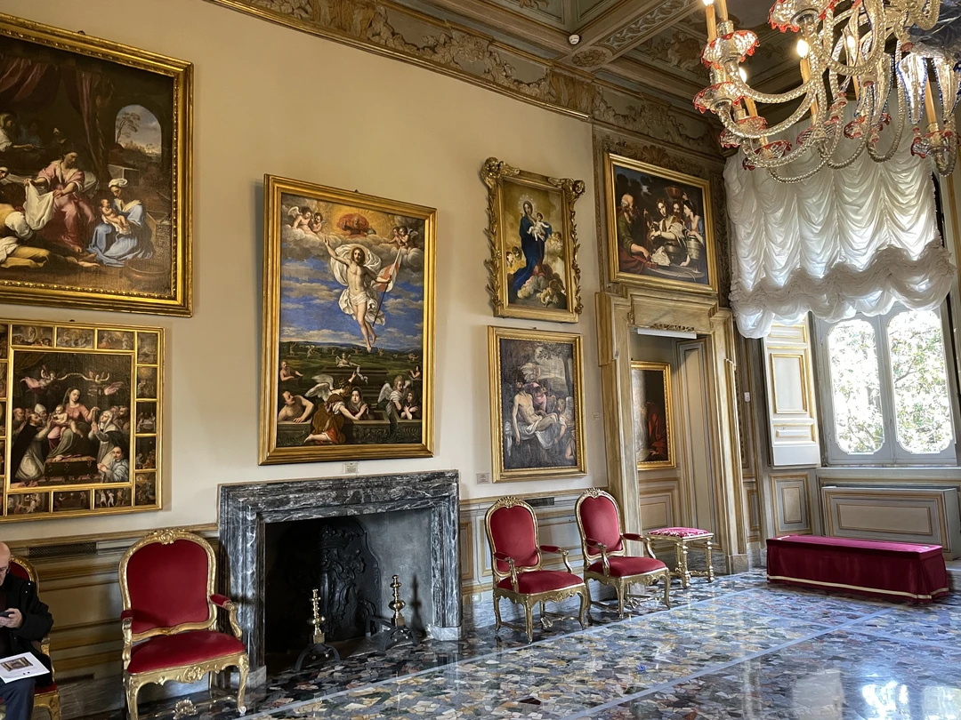 Первоначально я заказал на сайте экскурсию Нелли «Античное сердце Рима». Но очень не вовремя Рим накрыли