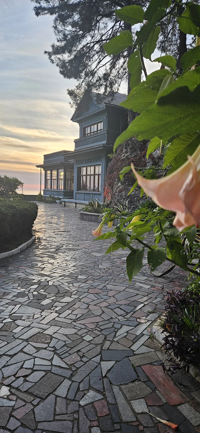 Когда у тебя нет связи (а ее нет))) важно на что-то отвлекаться, как ребёнку. В этом