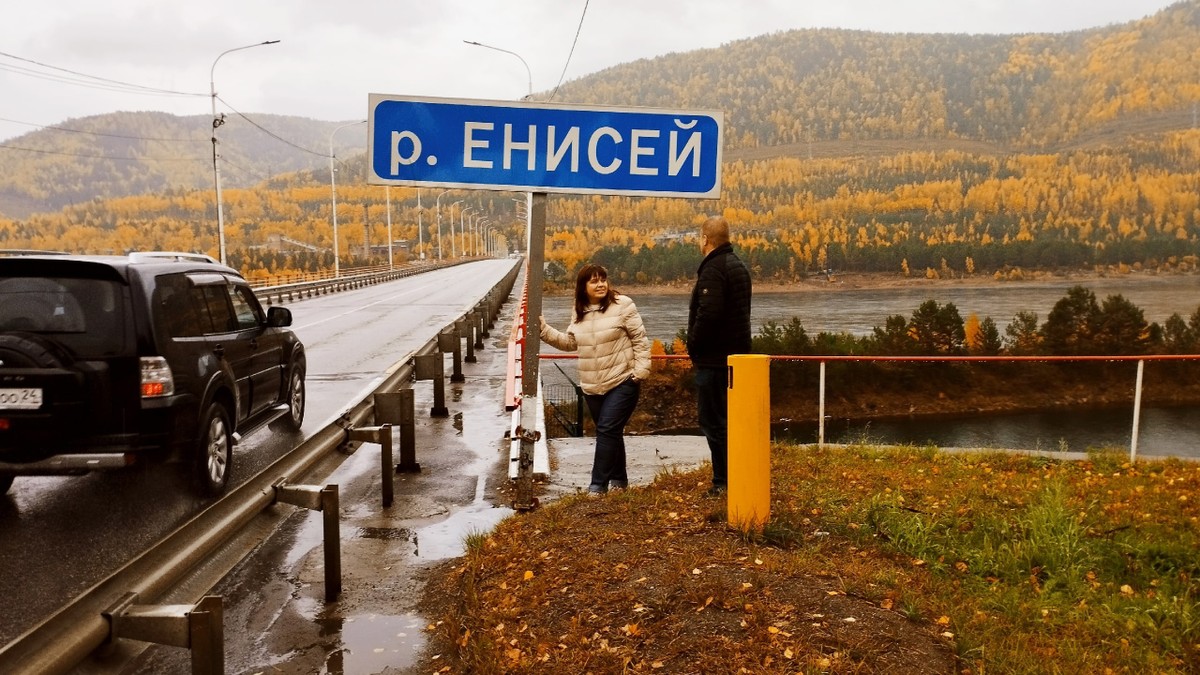 Фото Красноярская ГЭС, Столбы и панорама города