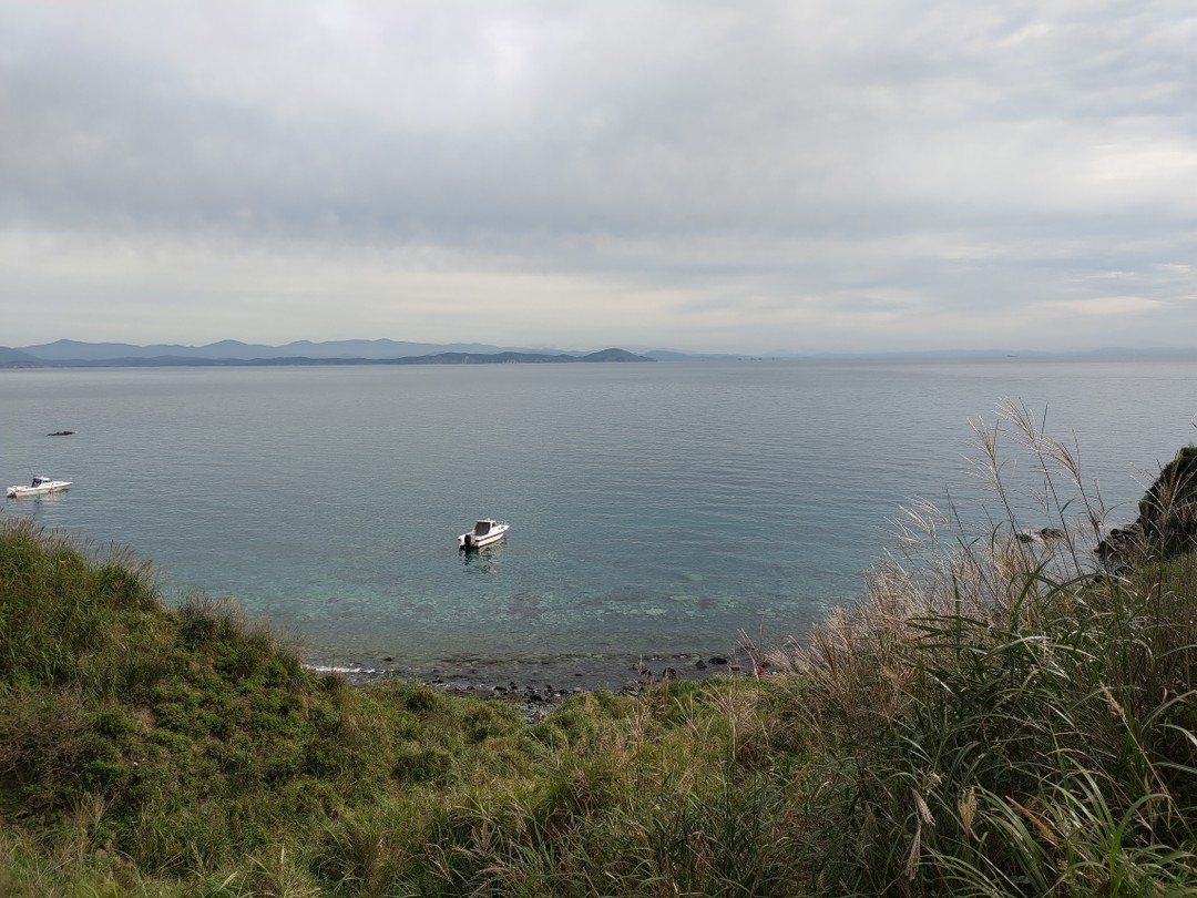 Прекраснейшая видовая прогулка. На катере по морю. Два великолепных девственно чистых острова. Я правда не дошла