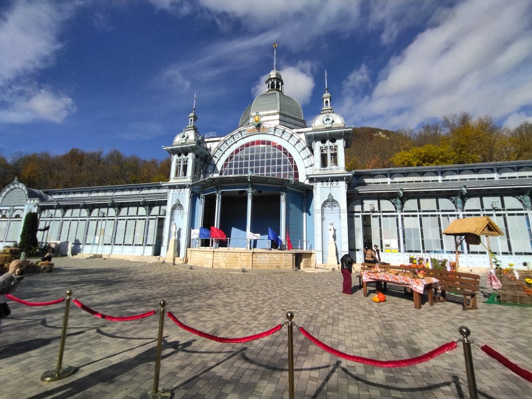 1 ноября были на экскурсии с Татьяной. Нас было 5 взрослых. Татьяна на своей машине, где