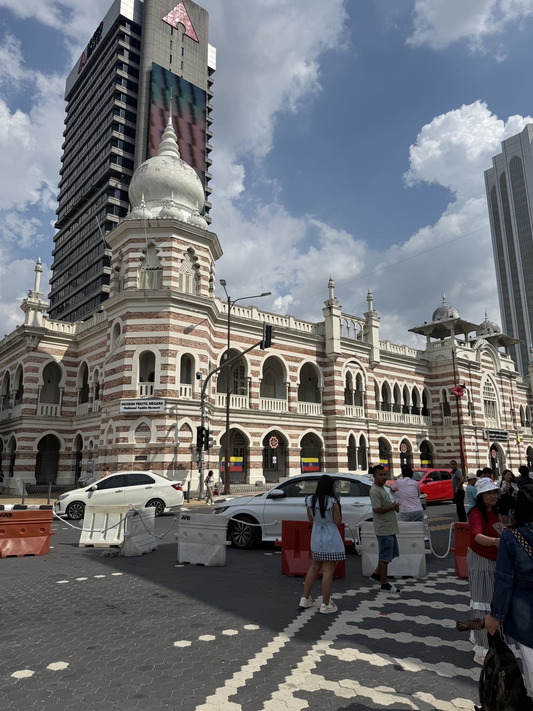 Отличная экскурсия и времяпрепровождение! Прилетели в Малайзию буквально на пару дней, чтобы отметить день рождение мамочки