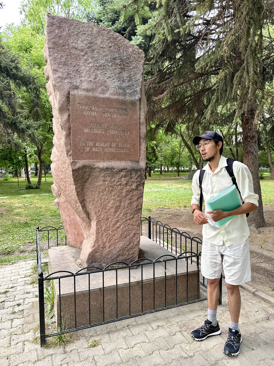 Экскурсию для нас провел молодой гид Актан. Влюбленный в свой город, экскурсовод сумел передать свои чувства