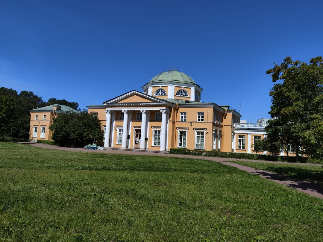 Если вы хотите дорого и богато обставленных дворцов, то вам не на эту экскурсию. А если