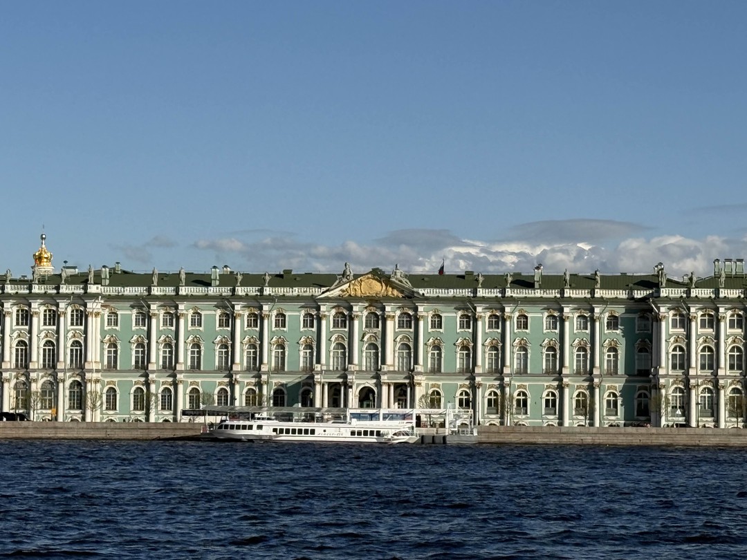 Отличная обзорная экскурсия, провезли на машине по всем значимым и красивым местам города! По дороге тоже