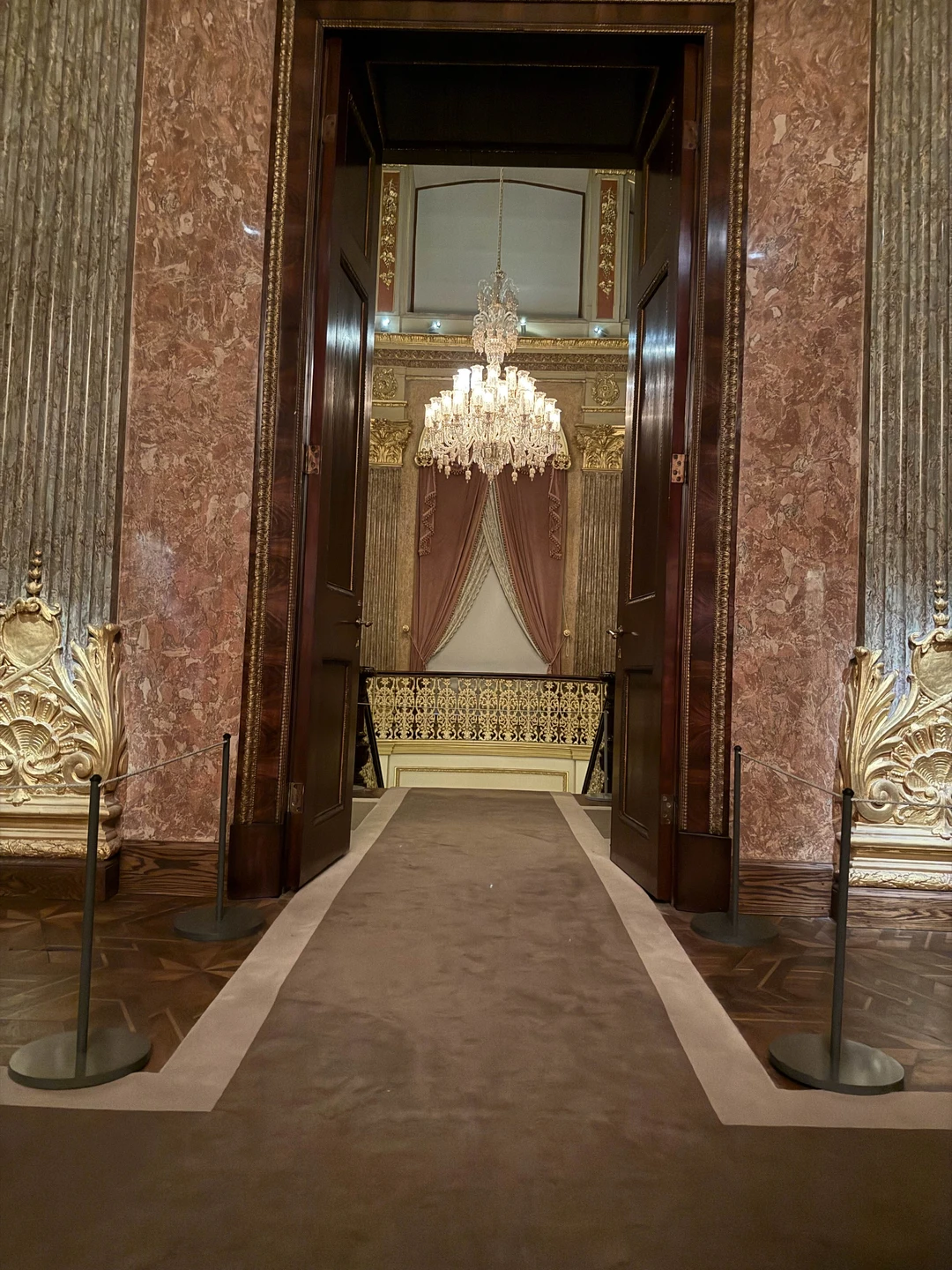 Сокровищница Стамбула: дворец Долмабахче с историком (в мини-группе) (Kristina)