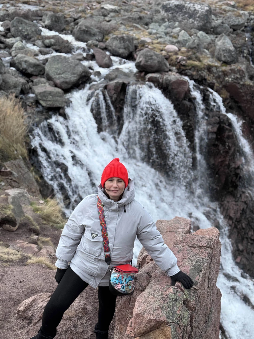 Игорь - замечательный гид. Согрел приятной беседой, горячим чаем с пирожками и печеньками. Все просьбы и