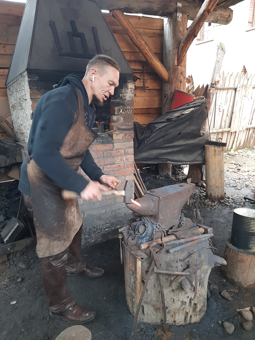 Очень неожиданно, интересно, весело и познавательно. Что ещё может быть нужно для хорошего времяпрепровождения. Экскурсия подойдёт