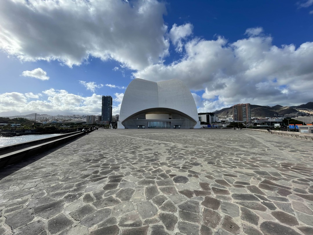 Очень приятная прогулка с Анастасией. Ещё бы гуляли и гуляли. Концепт, совместить экскурсию по городу с