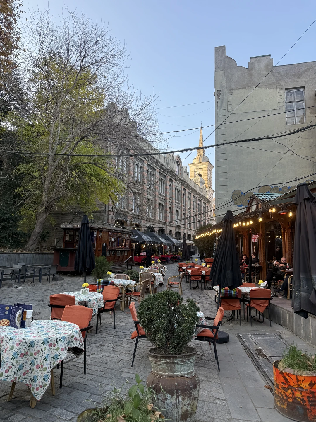 Все было отлично. Мариам всегда была на связи, отвечала на все вопросы и до нашей встречи