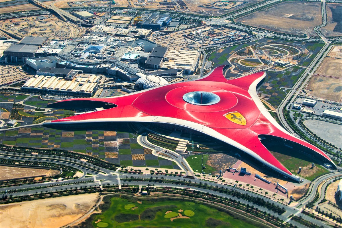 Главное изображение экскурсии - Билеты в парк Ferrari World с обедом