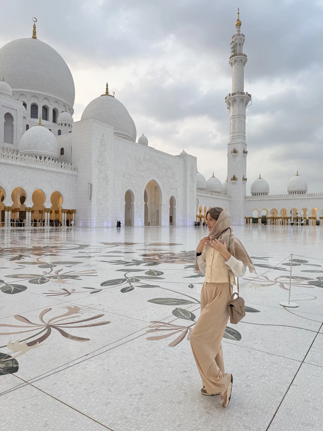 Хочу выразить огромную благодарность Максиму за интересную экскурсию по Абу-Даби!