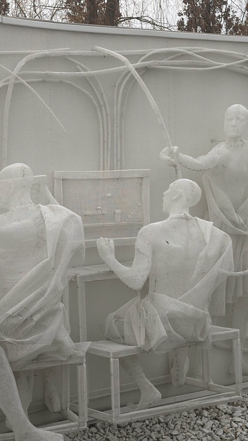 Замечательная экскурсия, была в парке не впервые, но так интересно и познавательно время пролетело. Светлана замечательный