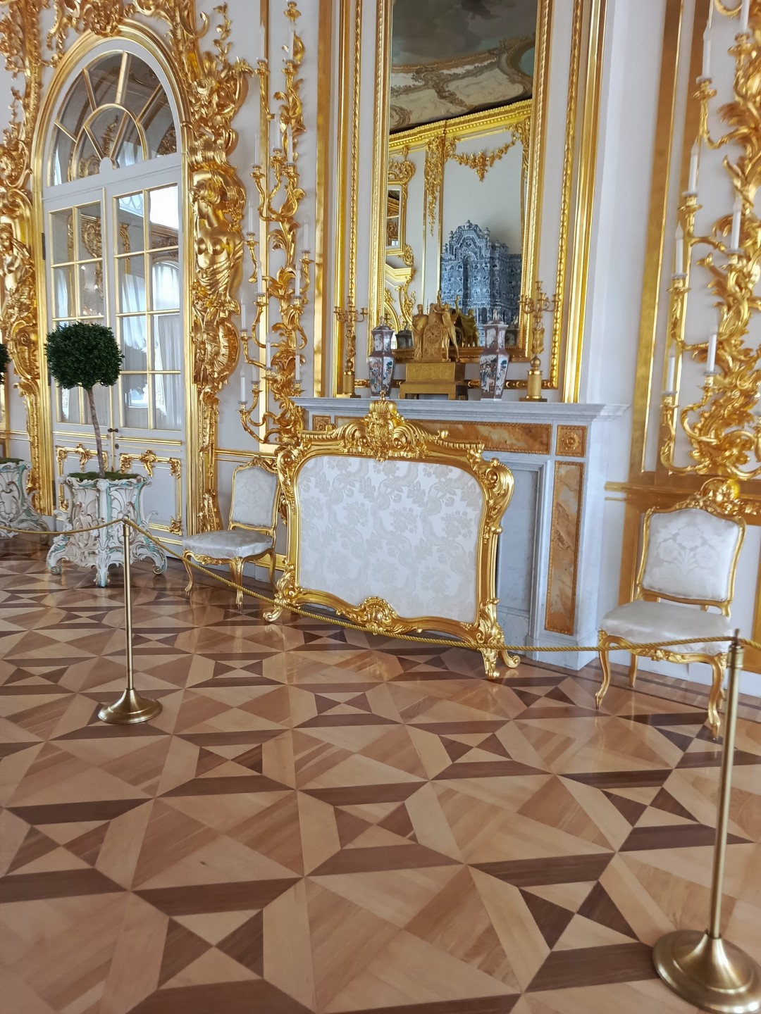 Экскурсия получилась индивидуальной для нас троих. Но была разной в плане эмоций. Наш гид и водитель