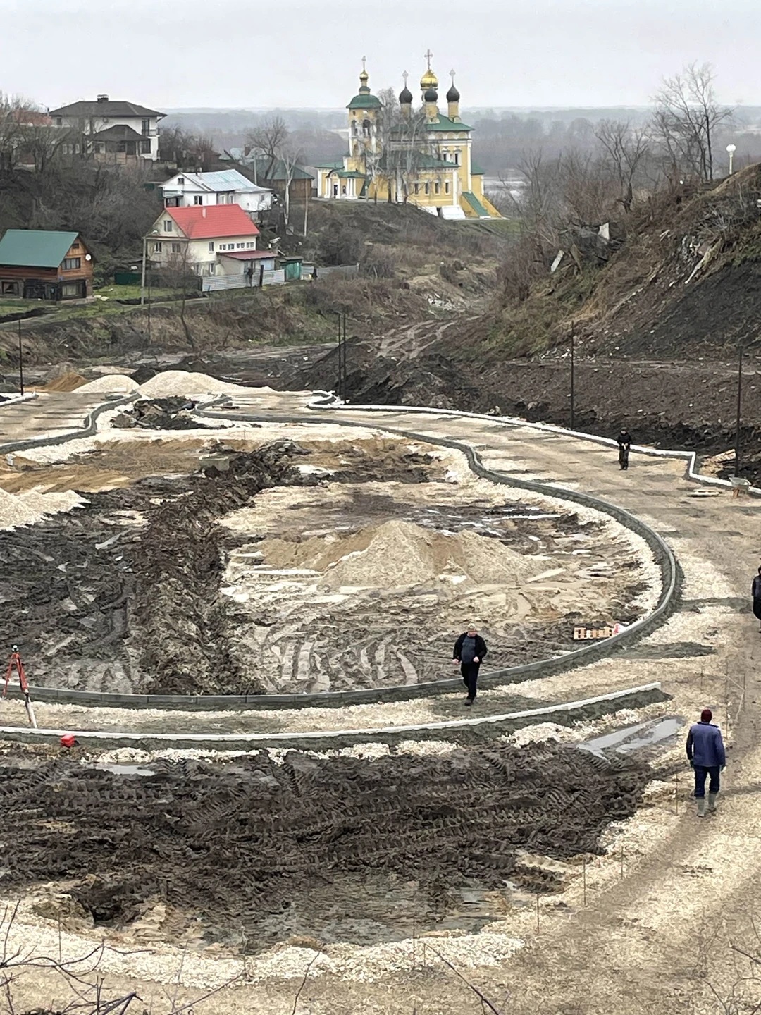 Экскурсия началась на центральной площади Мурома, проводила ее замечательный экскурсовод Ольга, человек влюбленный в свой родной