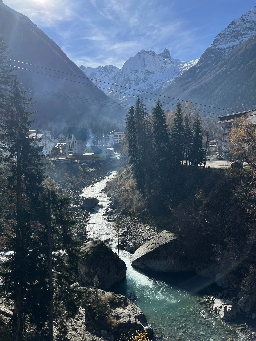 Ездили на Домбай вместе с Александром. Он относится с большой заботой и теплом к своим пассажирам