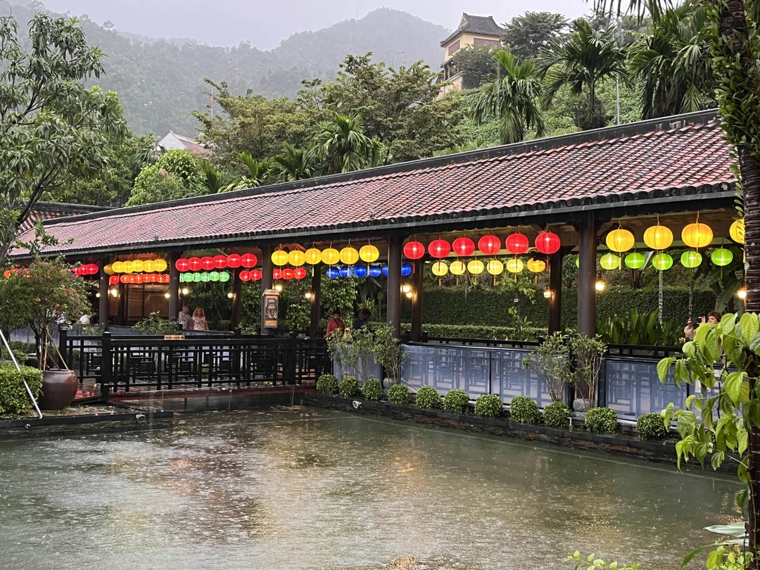 Мы попали в тайфун и поэтому данная экскурсия не особо удалась. Золотой мост был закрыт и