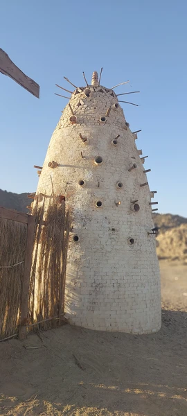 надо обязательно трекенговые кросовки для подъёма на горру, что б увидеть закат и русскоязычного рассказчик про